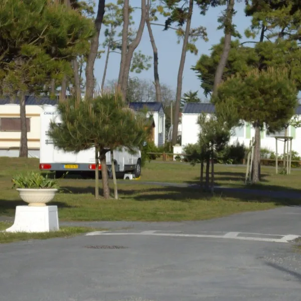 camping-municipal-de-la-garenne-port-des-barques-k5wc5