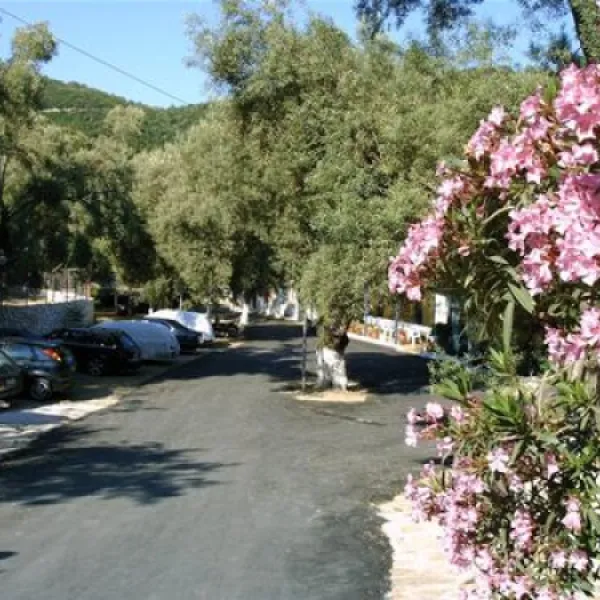 camping-desimi-beach-vlicho-c6vpa