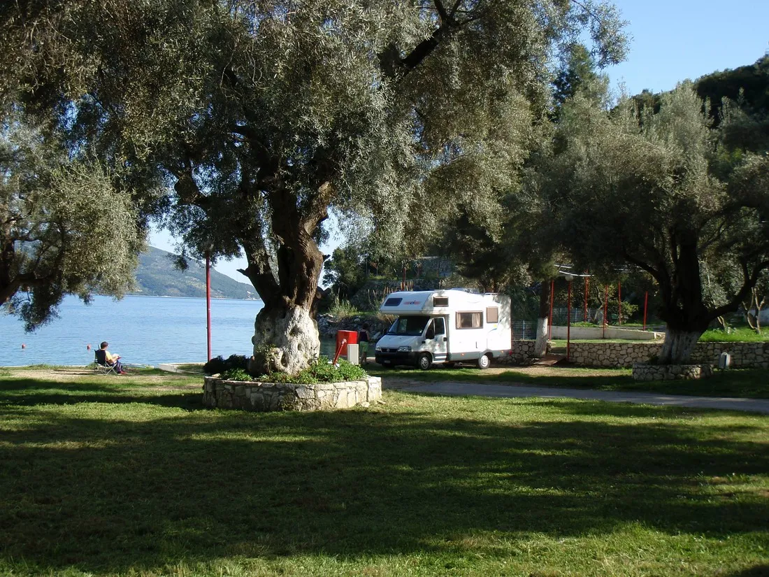 camping-desimi-beach-vlicho-p7ygi