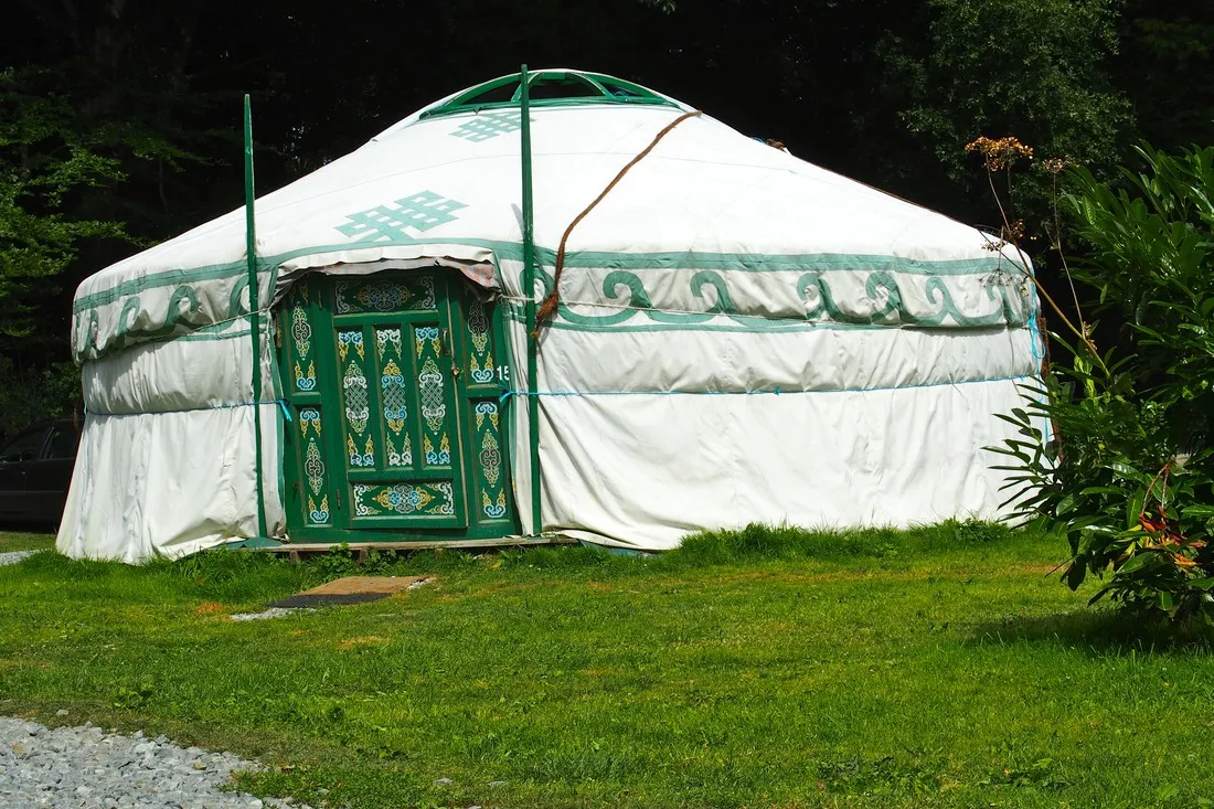 le-village-insolite-saint-benoit-des-ondes-vykca