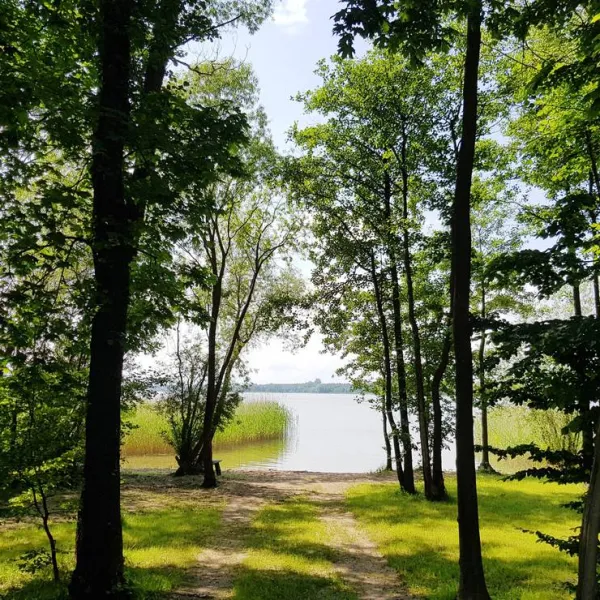 kikity-camping-at-the-lake-kikity-uazoc