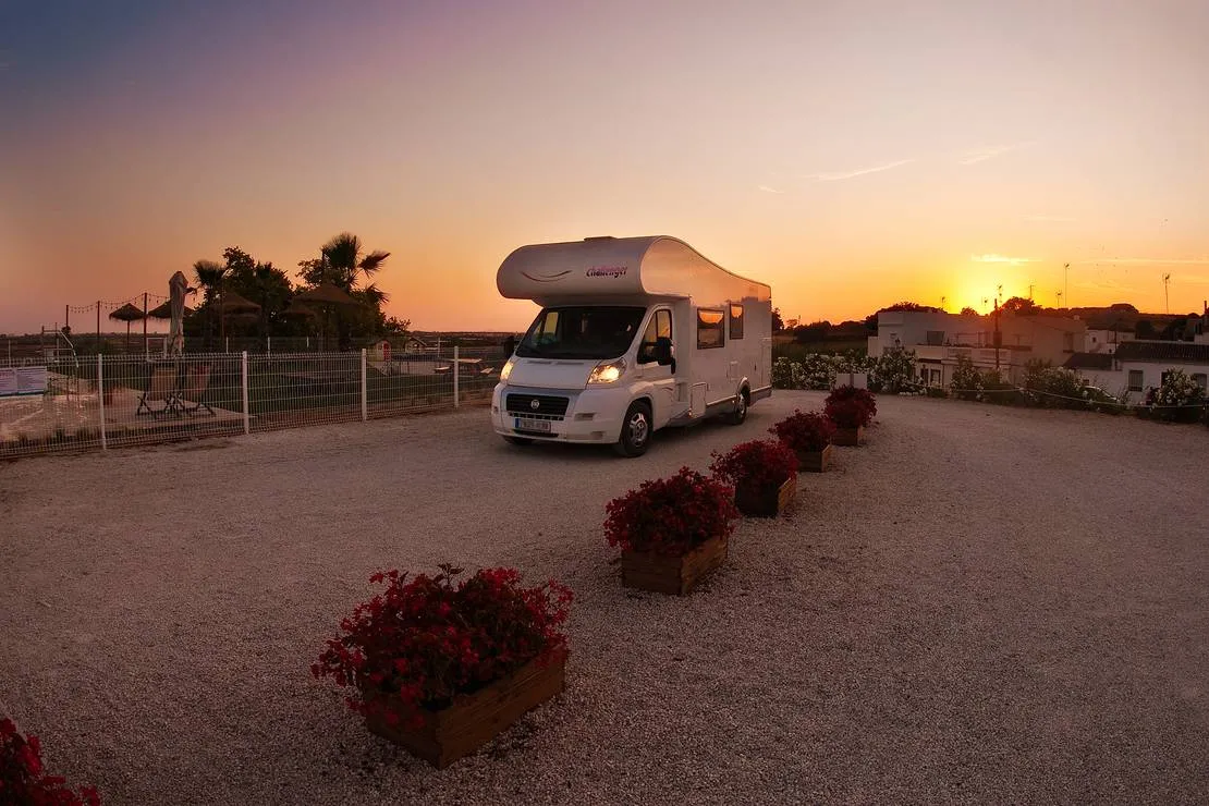 camper-park-playas-de-luz-pozo-del-camino-rgukk