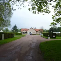 du-chateau-et-de-loseraie-feuilleres-9niqk
