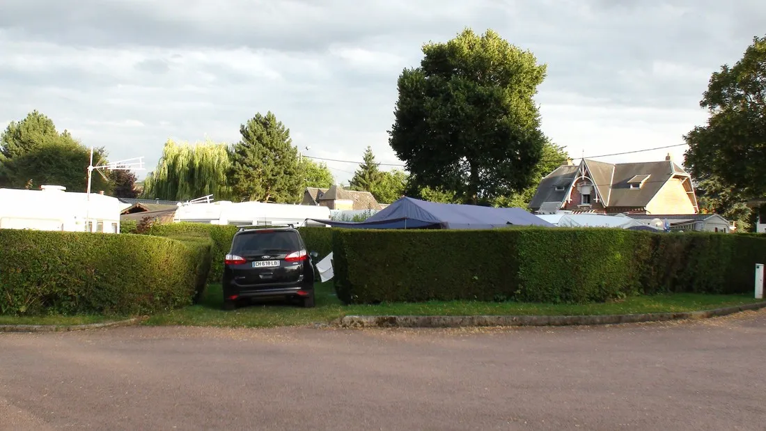 du-chateau-et-de-loseraie-feuilleres-isonc