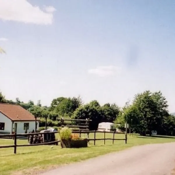 ashe-farm-caravan-and-campsite-taunton-b5fwl