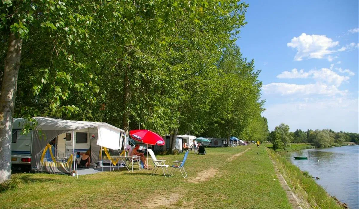 camping-national-6-uchizy-4plmq