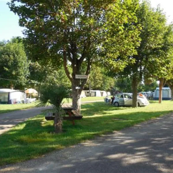 camping-des-iles-st-julien-du-sault-2jwmx