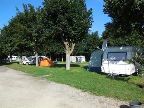camping-des-iles-st-julien-du-sault-k1cz6