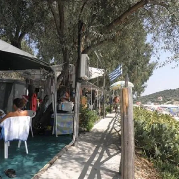 camping-alikes-ammouliani-island-vr9gj