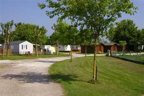 camping-la-baie-de-chandorat-barzan-bykl9