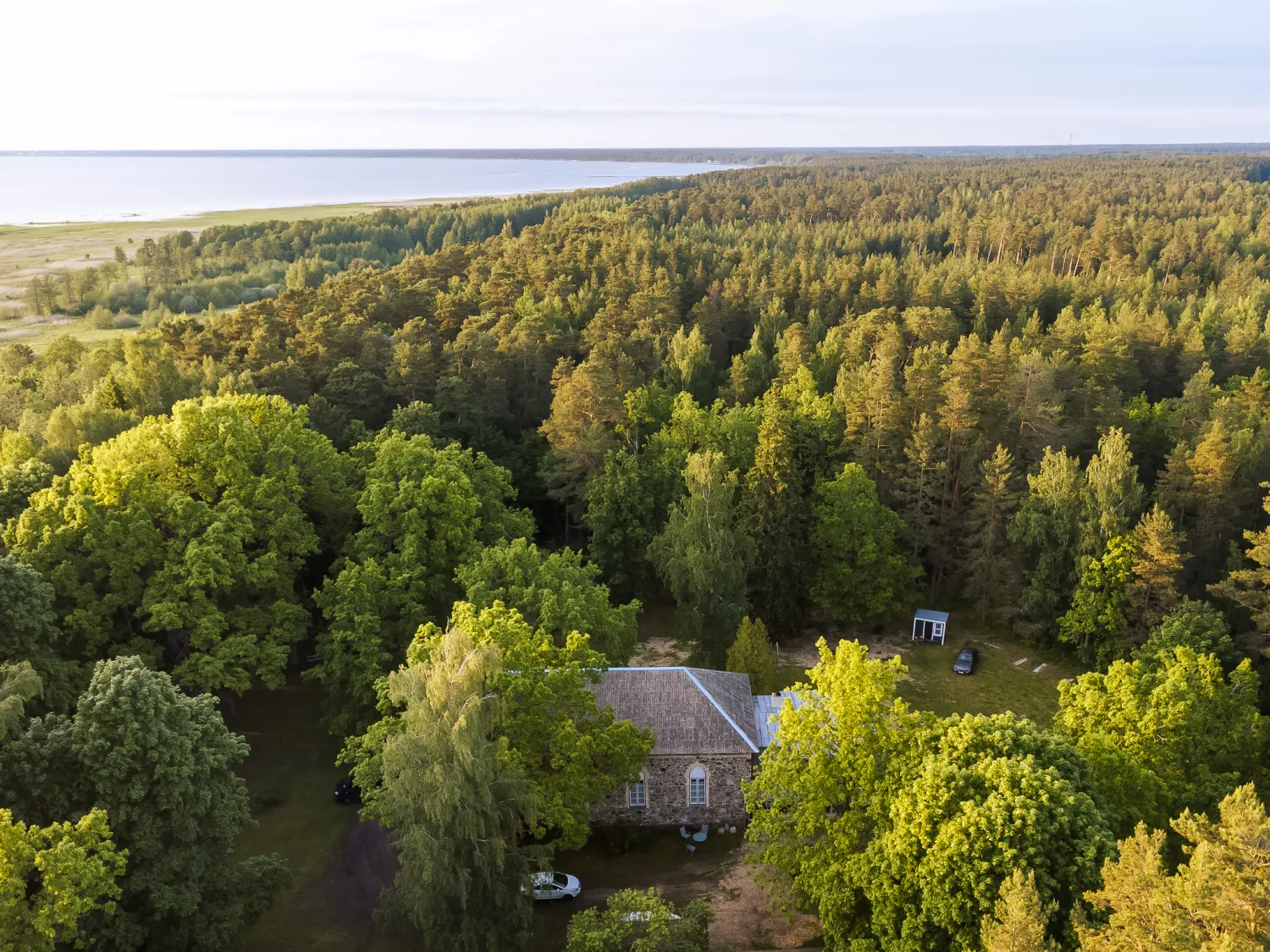 Matkarajad rannamännikutes