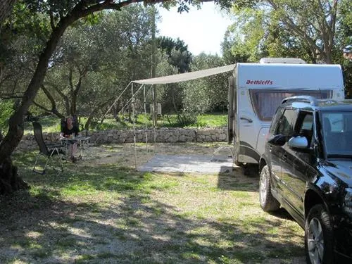 camping-pod-maslinom-oraac-hhk6k