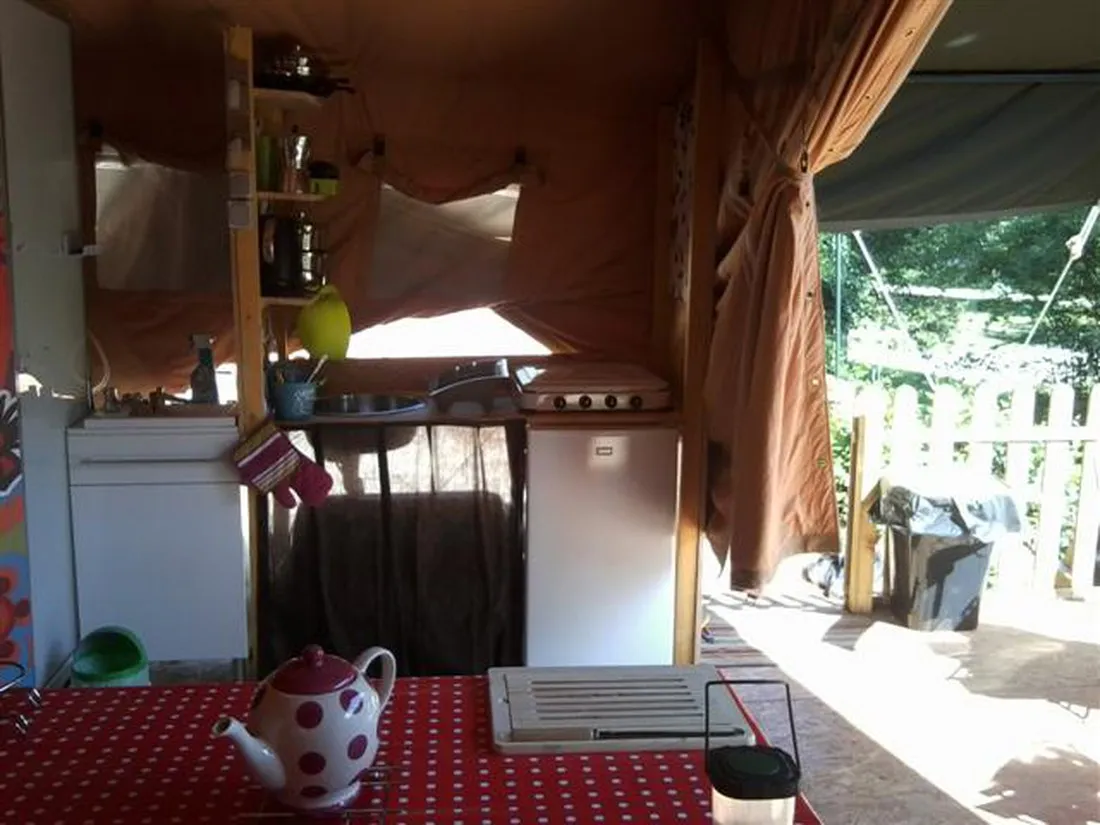 camping-val-en-theze-montcabrier-lm7xk