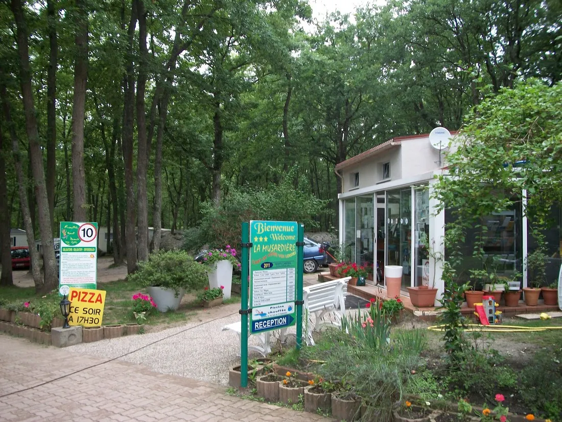 camping-la-musardiere-milly-la-foret-brrdv