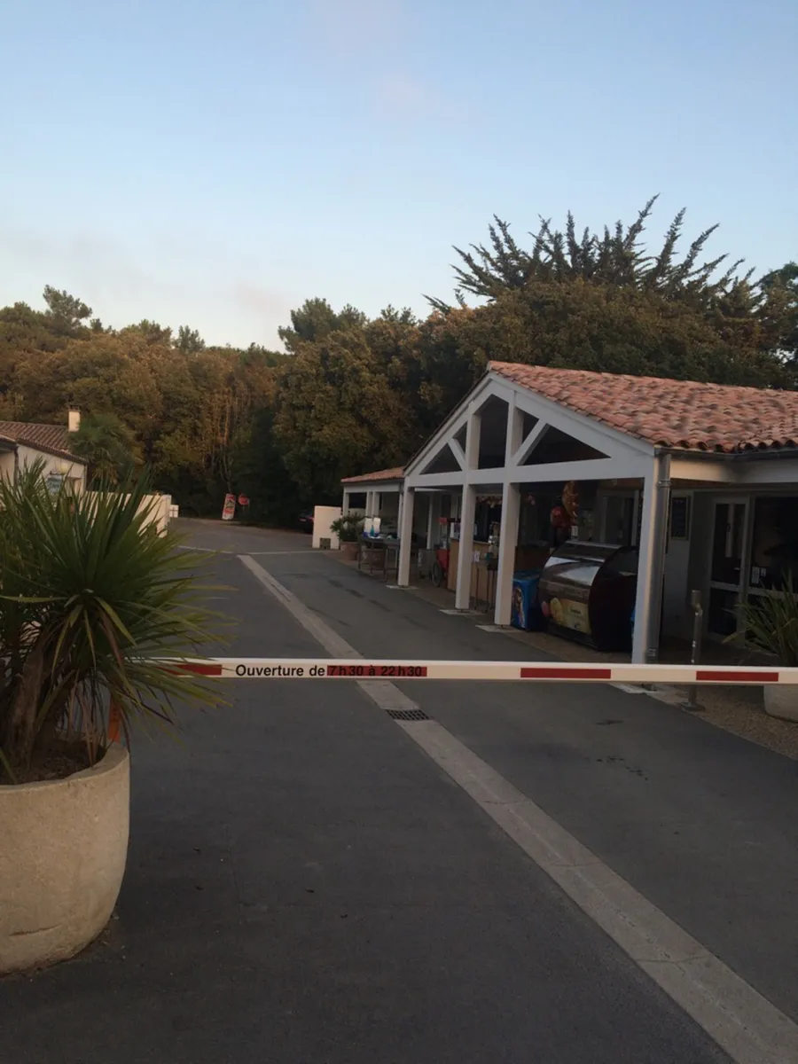 camping-la-grainetiere-la-flotte-en-r-0r9ti