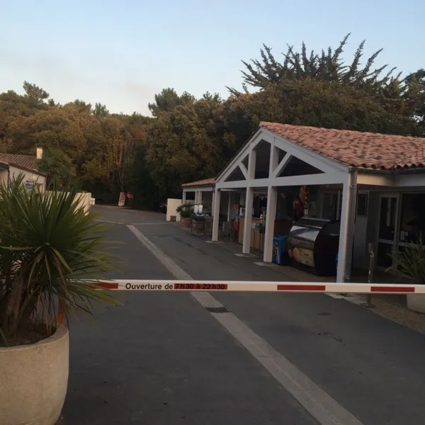 camping-la-grainetiere-la-flotte-en-r-0r9ti