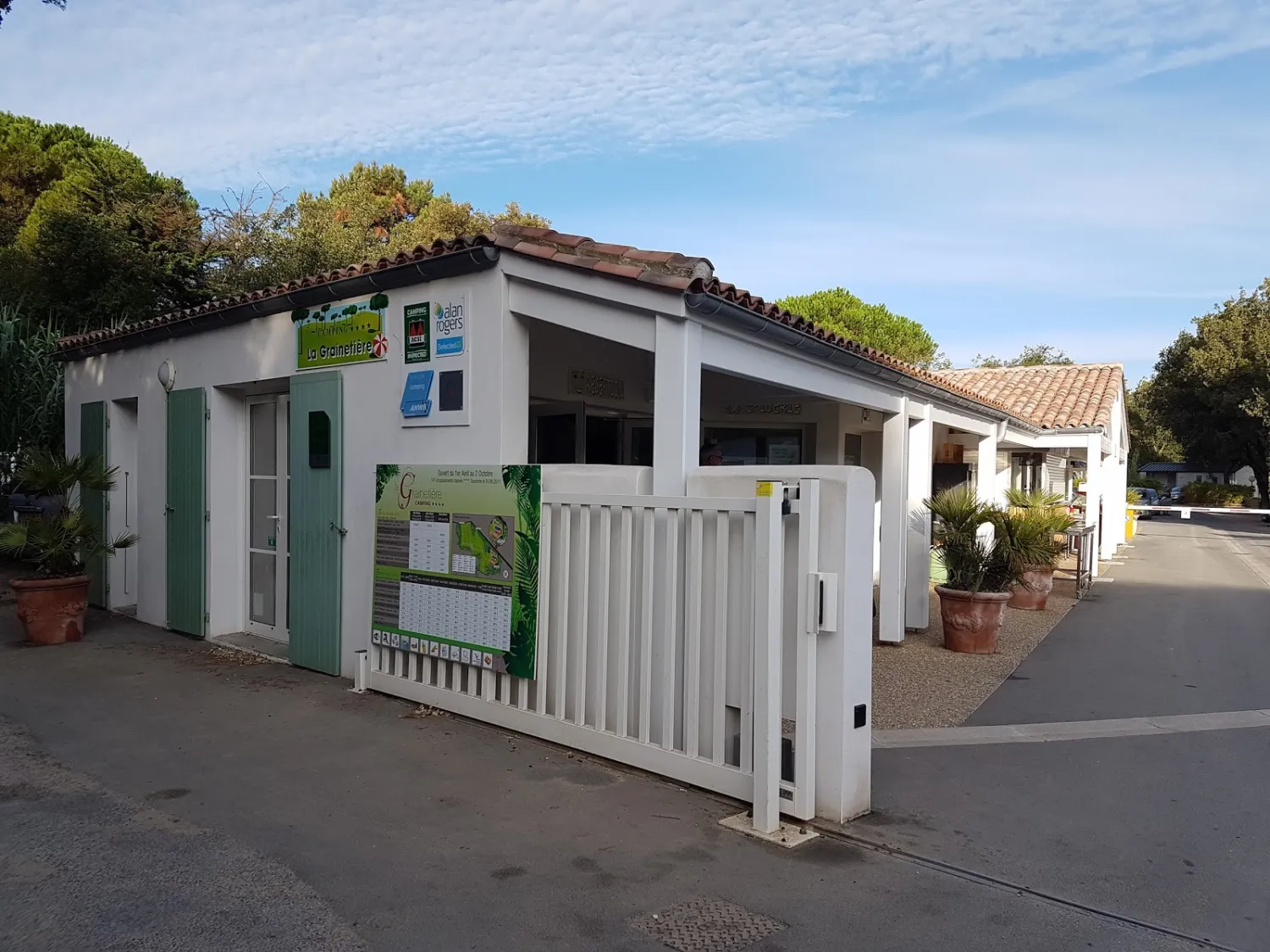 camping-la-grainetiere-la-flotte-en-r-d1hym