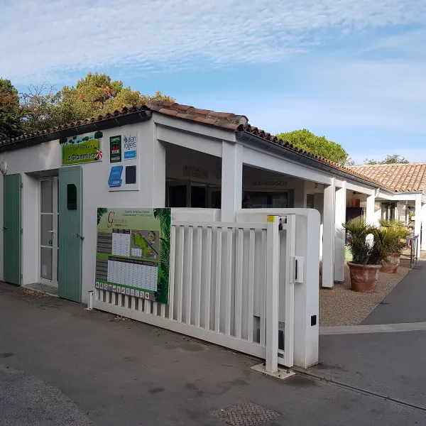 camping-la-grainetiere-la-flotte-en-r-d1hym