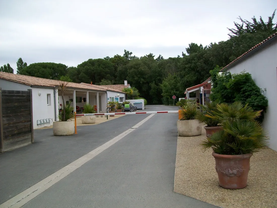 camping-la-grainetiere-la-flotte-en-r-utx6w
