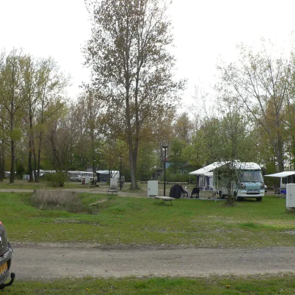 camping-am-kulkwitzer-see-leipzig-92j1g