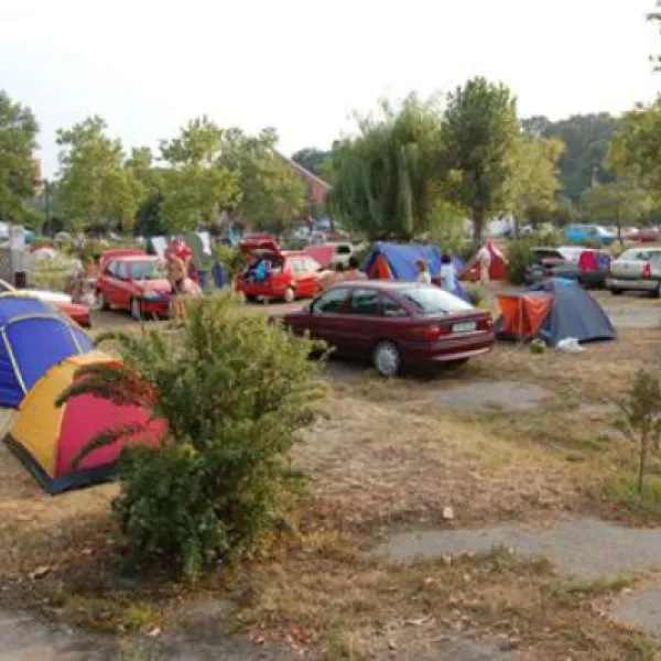 camping-apollo-baile-felix-qb0gt