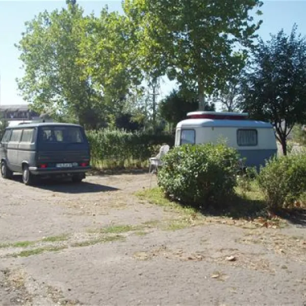 camping-apollo-baile-felix-uaziv