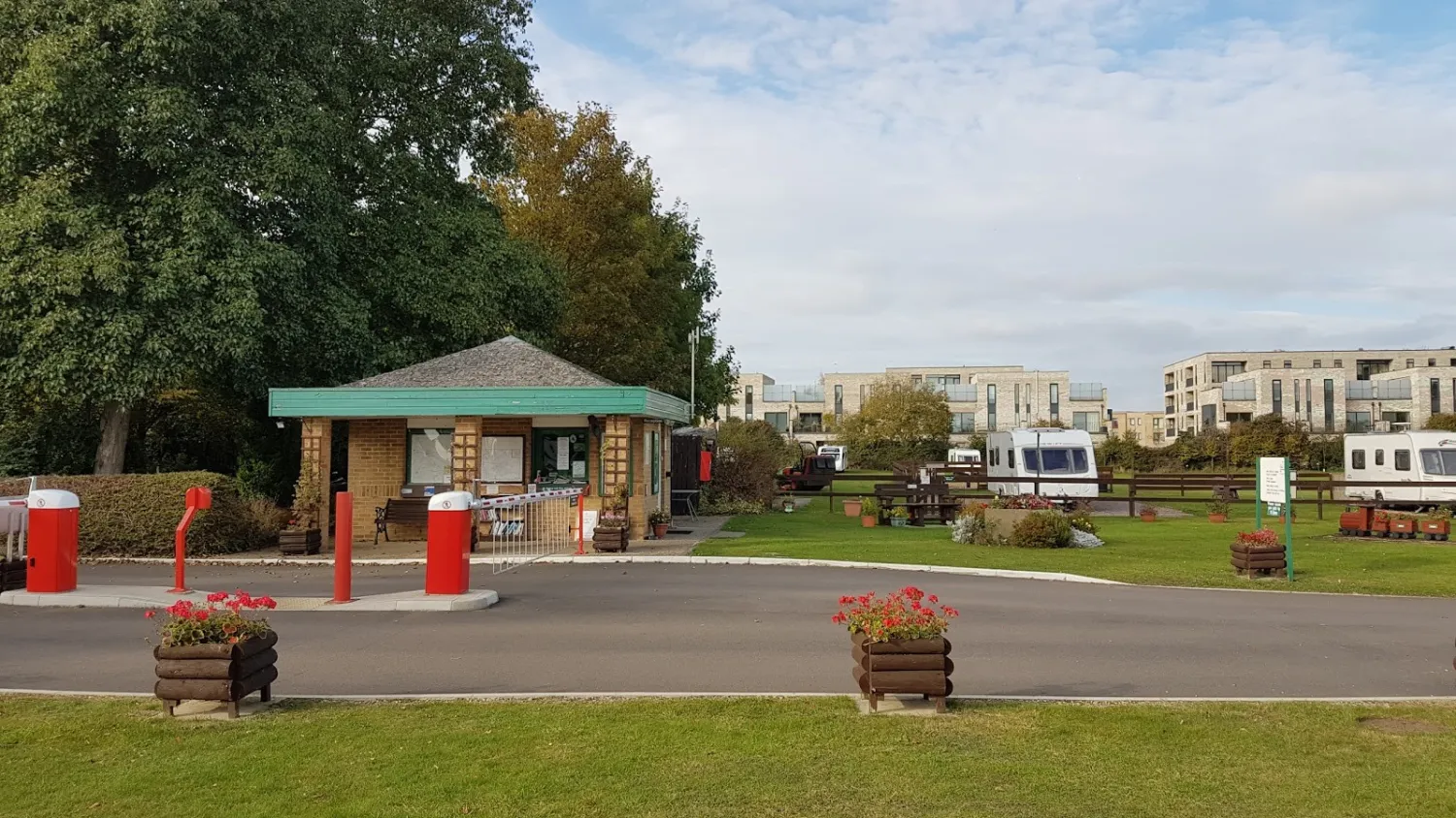 camping-and-caravanning-club-site-cambridge-cambridge-fztgx