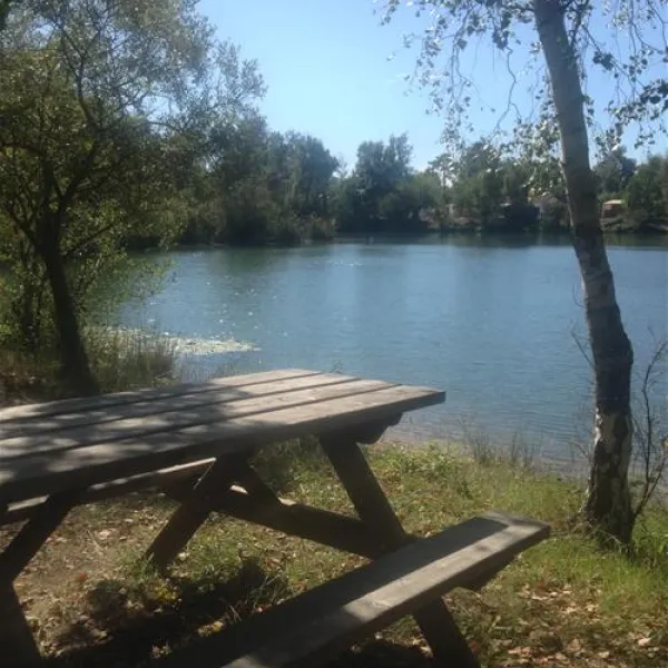 flower-camping-les-etangs-aubigny-sur-nere-by6k8