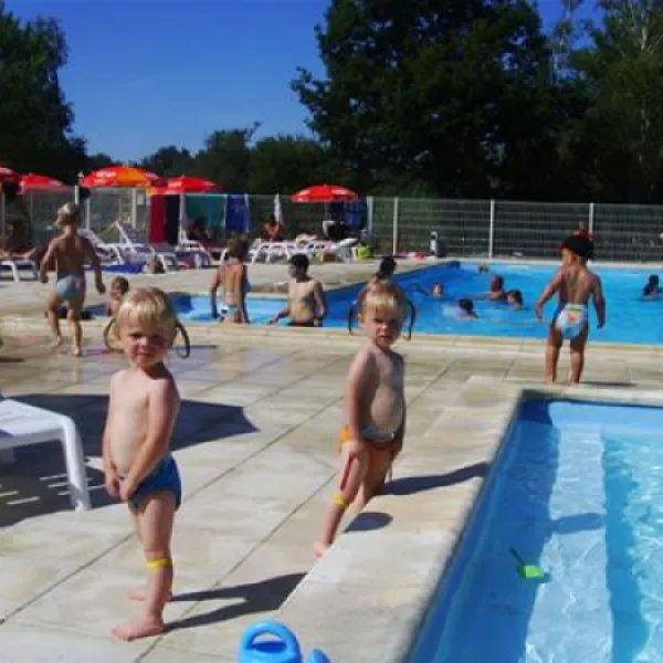 flower-camping-les-etangs-aubigny-sur-nere-h6mkr