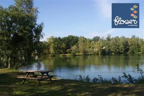 flower-camping-les-etangs-aubigny-sur-nere-vrhco