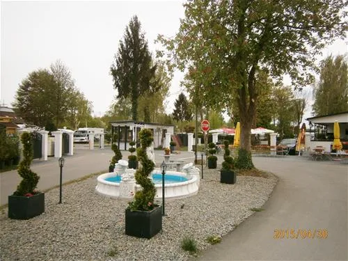 camping-schiefer-turm-kitzingenhohenfeld-ak9jc
