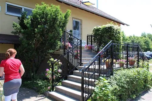 camping-schiefer-turm-kitzingenhohenfeld-hcexs