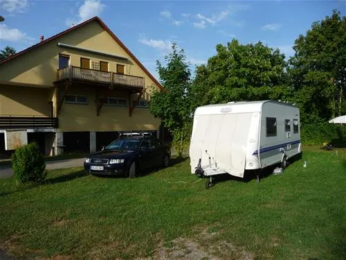 camping-schiefer-turm-kitzingenhohenfeld-lnxdx