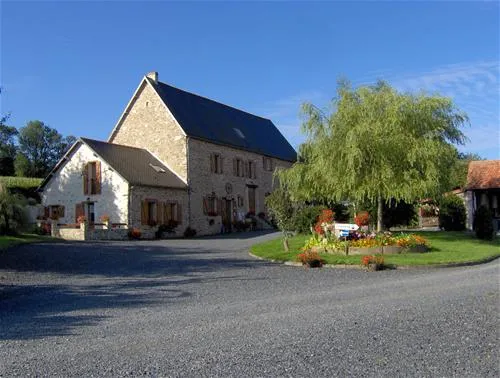 camping-du-moulin-foulon-noron-la-poterie-zwpnb