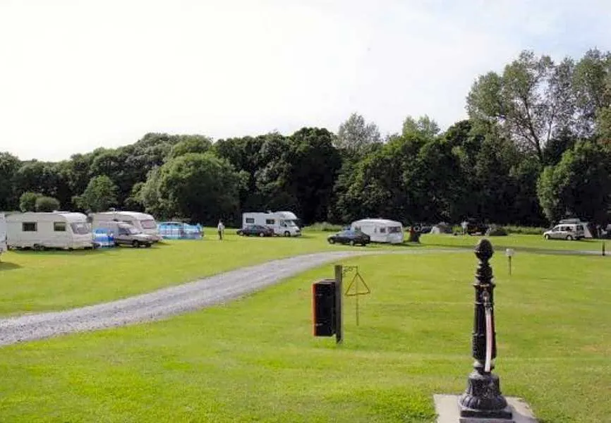 argoed-meadow-camping-caravan-park-newcastle-emlyn-wwqu7