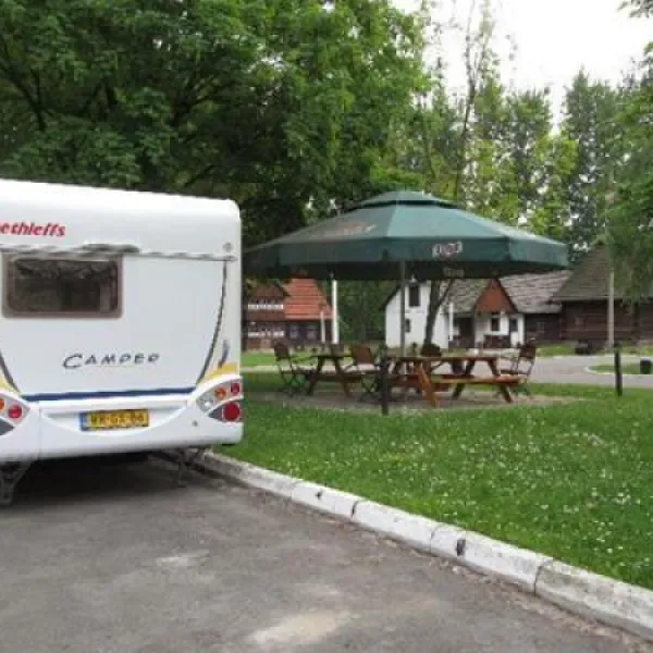 camping-pastewnik-przeworsk-v3efk