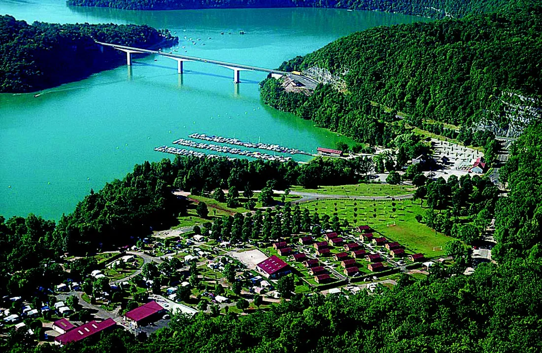 camping-surchauffant-jura-fakr5