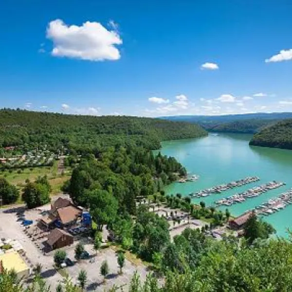 camping-surchauffant-jura-fxbxf