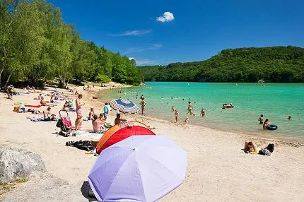 camping-surchauffant-jura-lk7s4