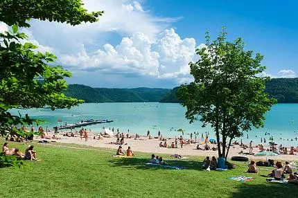 camping-surchauffant-jura-qxxuy