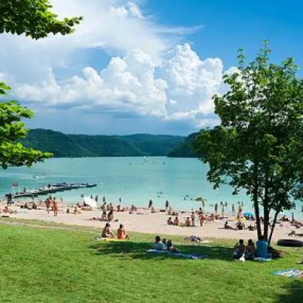 camping-surchauffant-jura-qxxuy