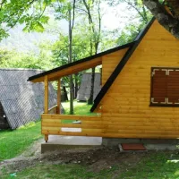 Kamp Unis Ishrana