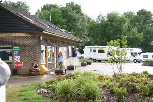 lee-valley-leisure-centre-camping-and-caravan-park-london-42dzx
