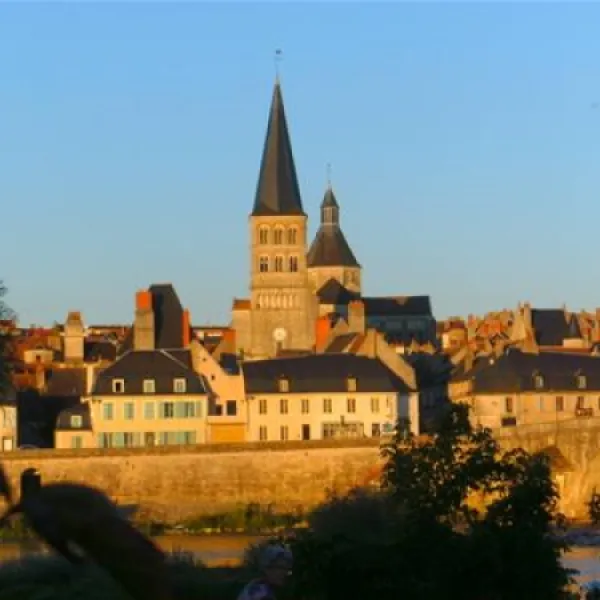 camping-municipal-la-saulaie-la-charite-sur-loire-fcpde