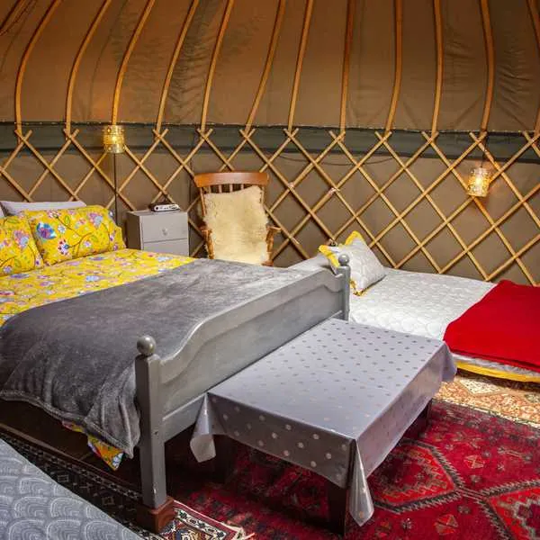 campden-yurts-chipping-campden-xh2k3