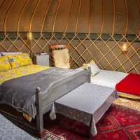 campden-yurts-chipping-campden-xh2k3