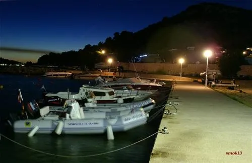 camping-jazina-tisno-phyr0