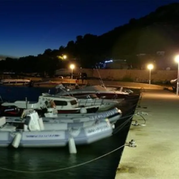 camping-jazina-tisno-phyr0