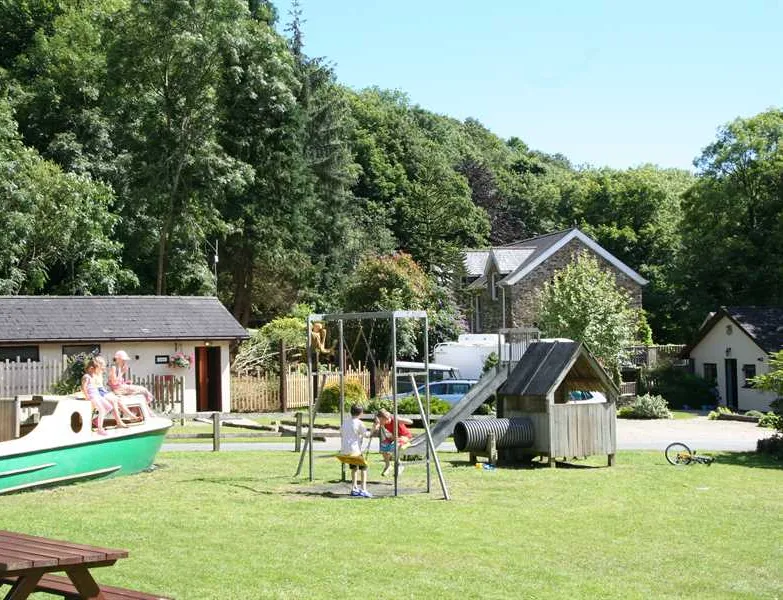 mill-house-caravan-park-stepaside-tsal9
