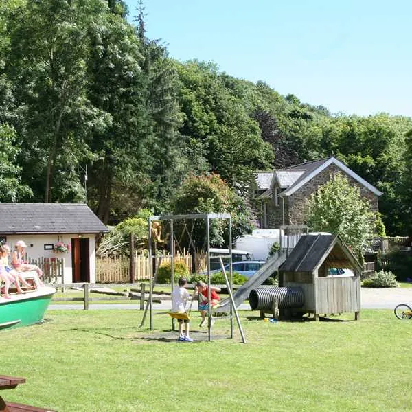 mill-house-caravan-park-stepaside-tsal9